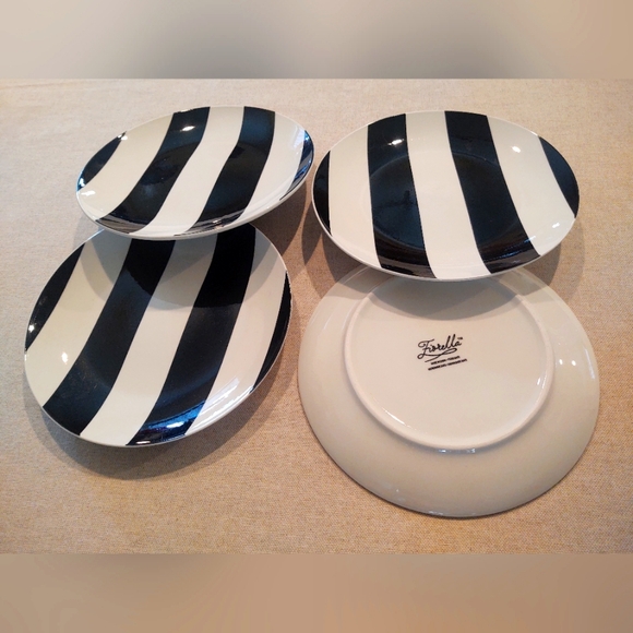 Fiorella 🟰Striped Black & White Dining Plates~ Set of 4 - Picture 1 of 6